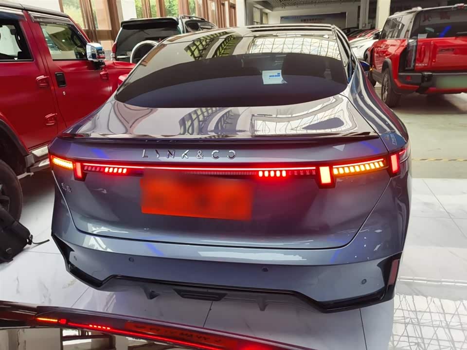 Lynk & Co 07 EM-P