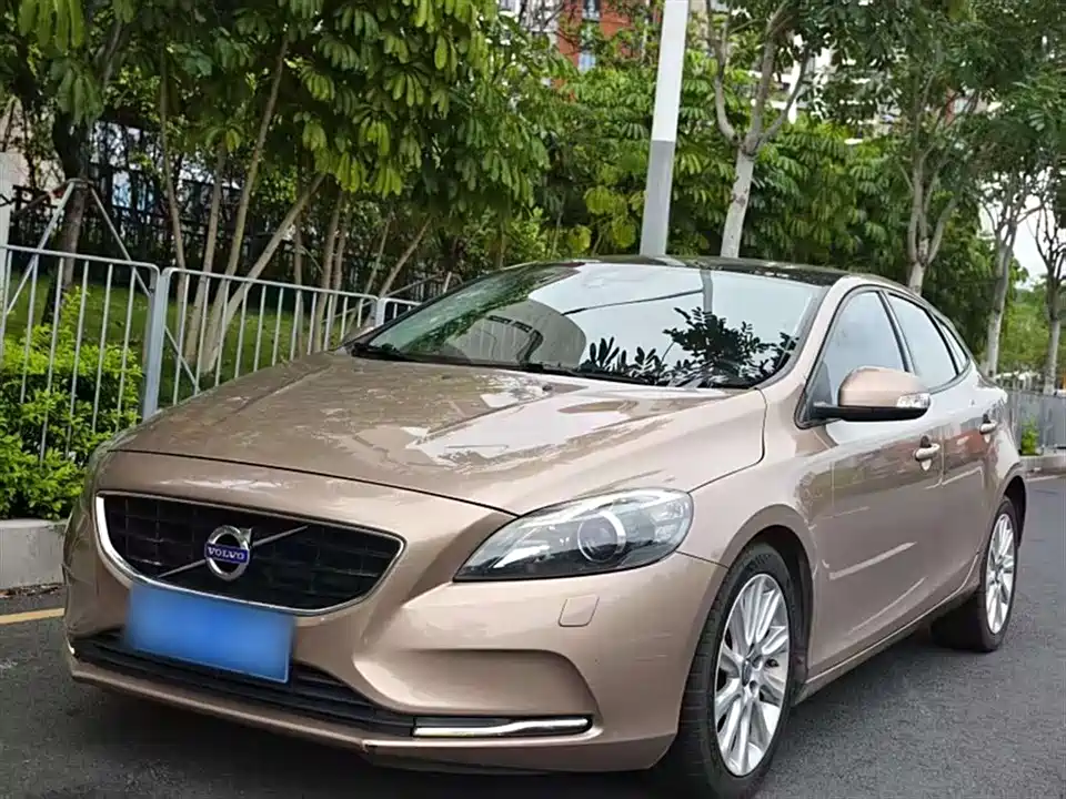 Volvo V40