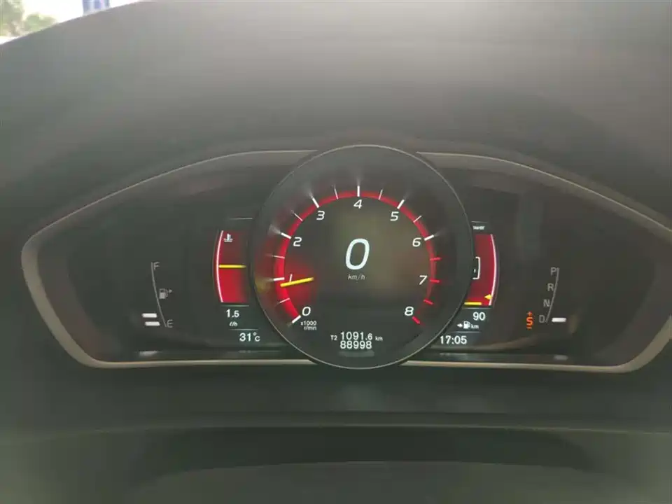 Volvo V40