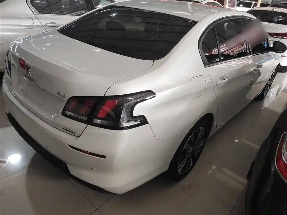 Peugeot 408