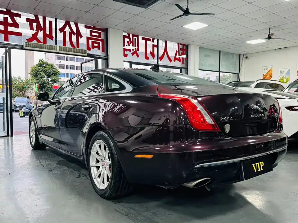 Jaguar XJ