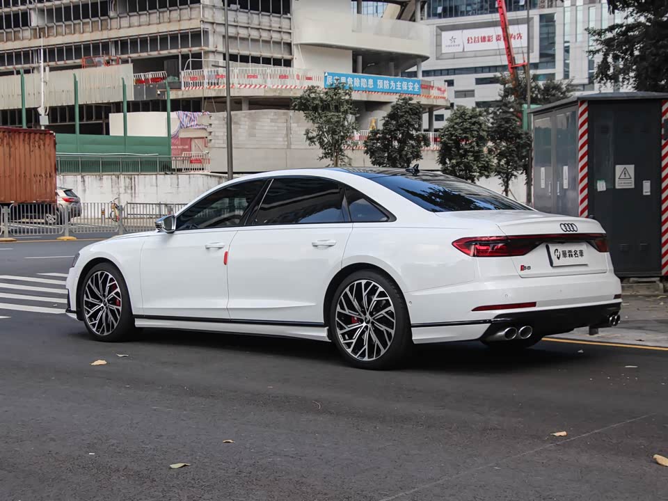 Audi S8