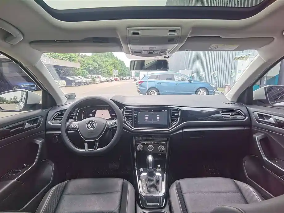 Volkswagen T-ROC exploring Songs