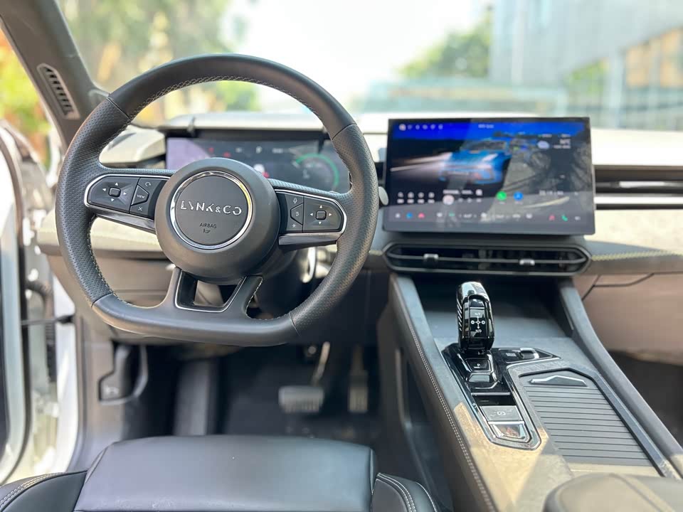 Lynk & Co 03