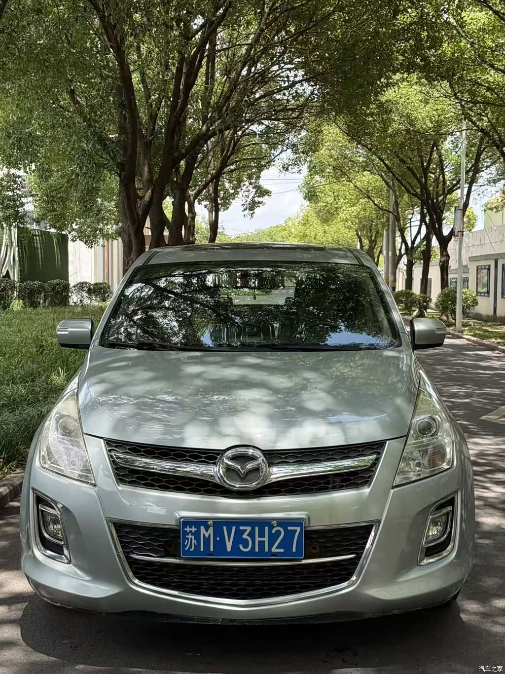 Mazda 8, 2011 2