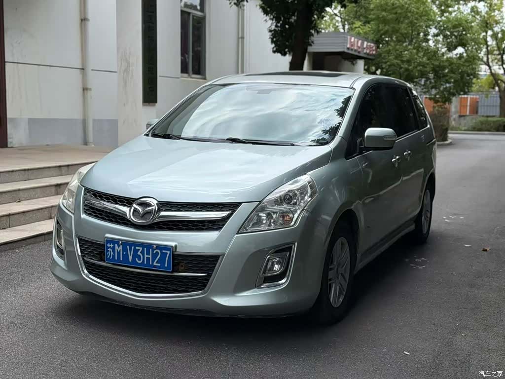 Mazda 8, 2011 1