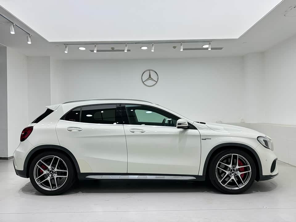 Mercedes-Benz GLA AMG