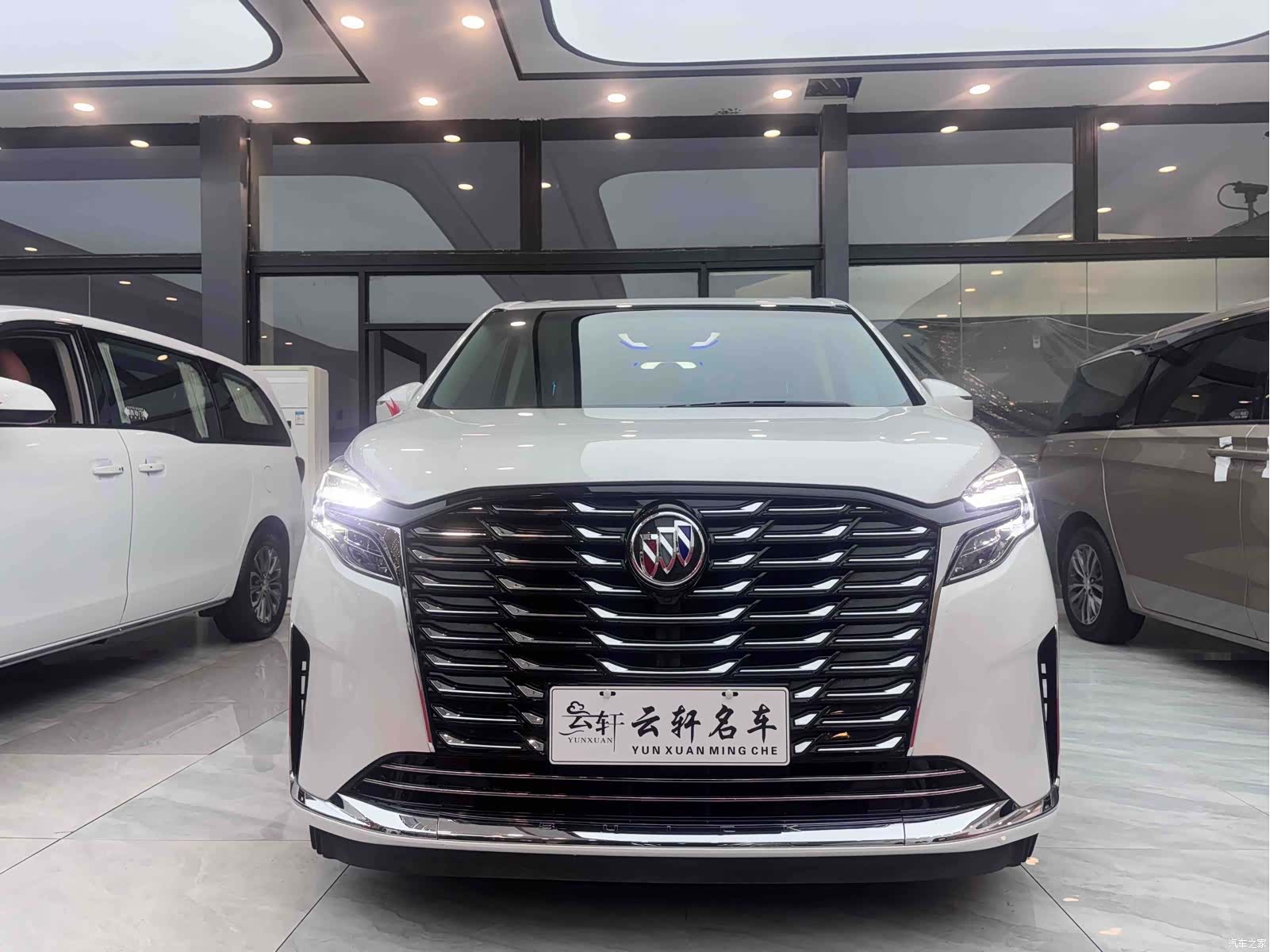 Buick GL8, 2022 3