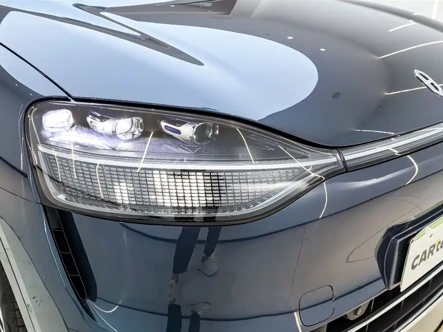 AITO Ask the world M9