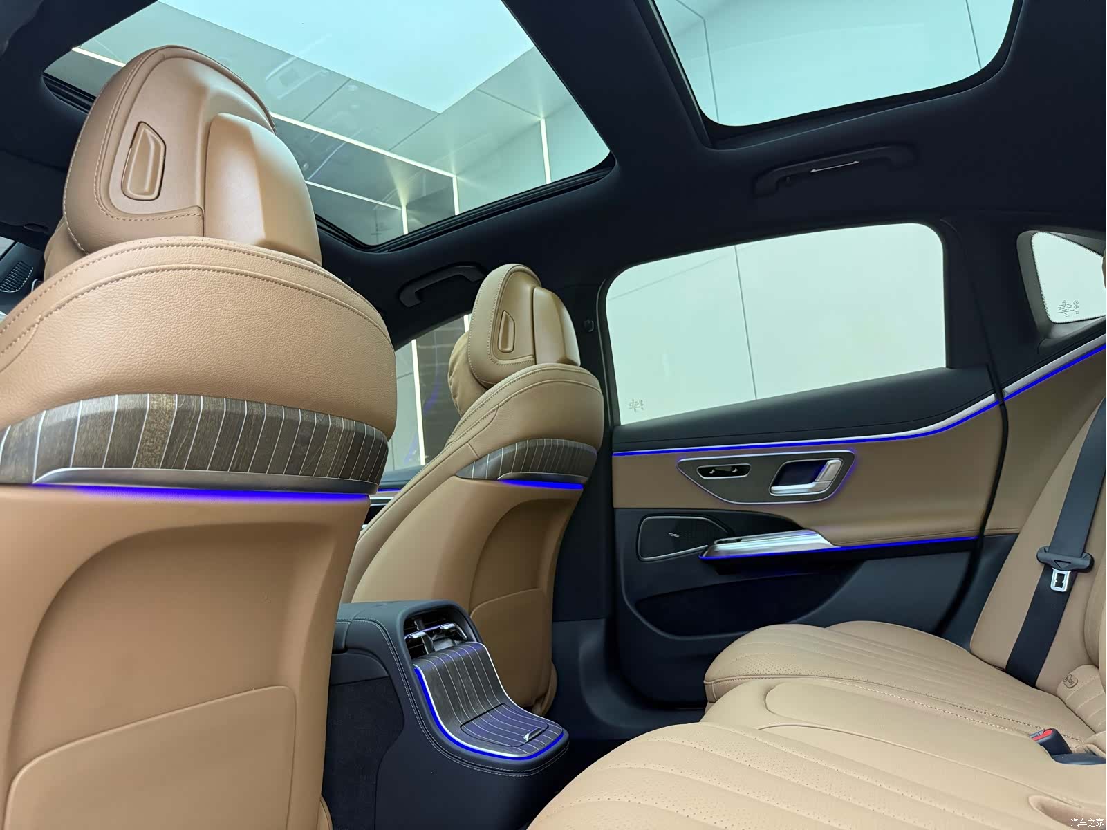 Mercedes-Benz E-Class, 2024 9