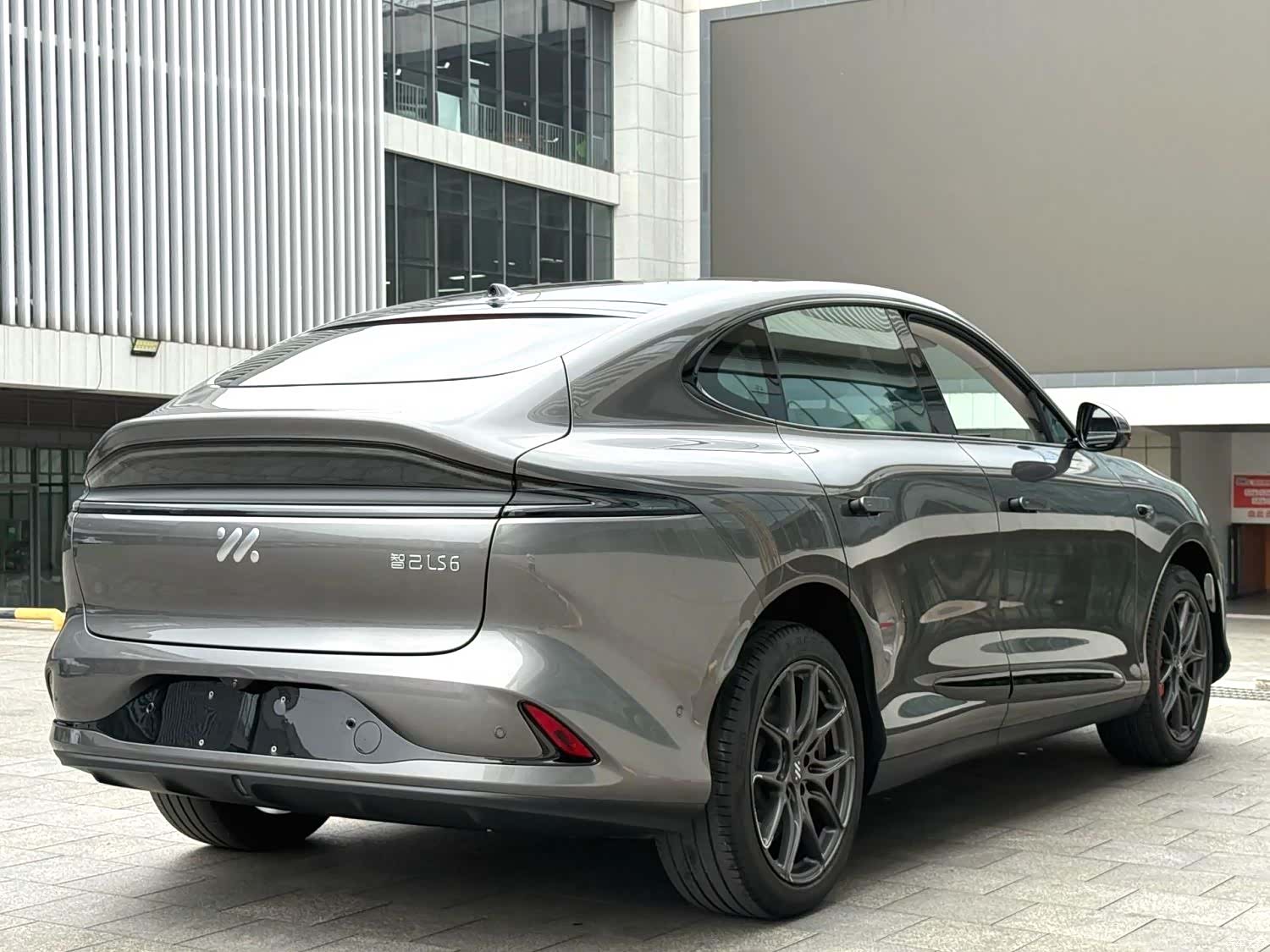 IM Motors LS6, 2023 13