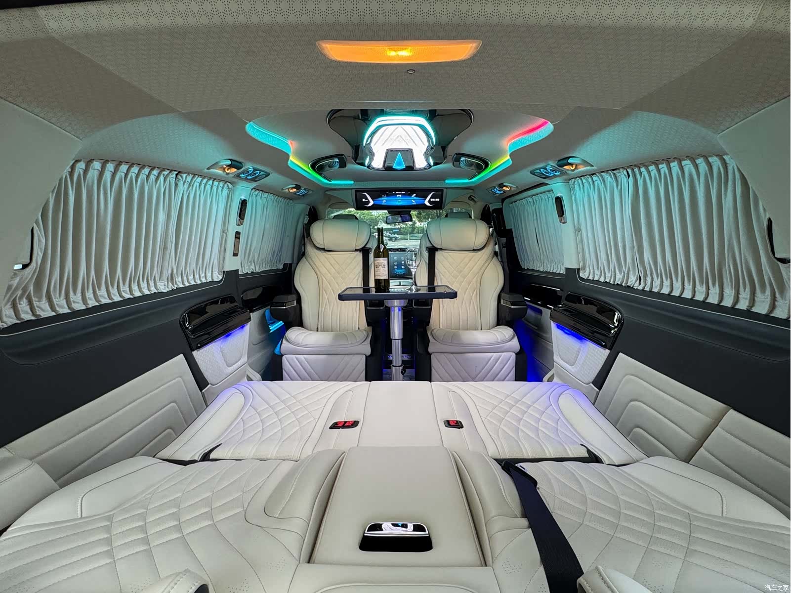 Mercedes-Benz 7, 2023 23