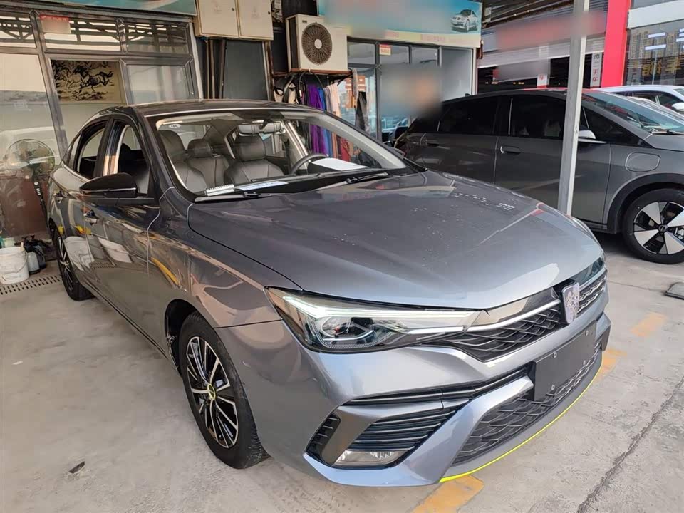 Roewe i5