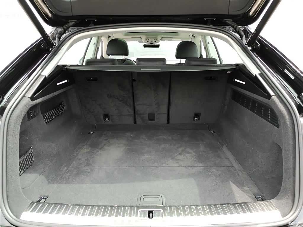 Audi Q8, 2023 25