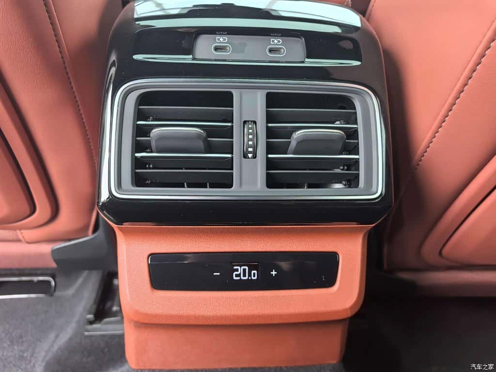 Audi Q5L, 2025 12