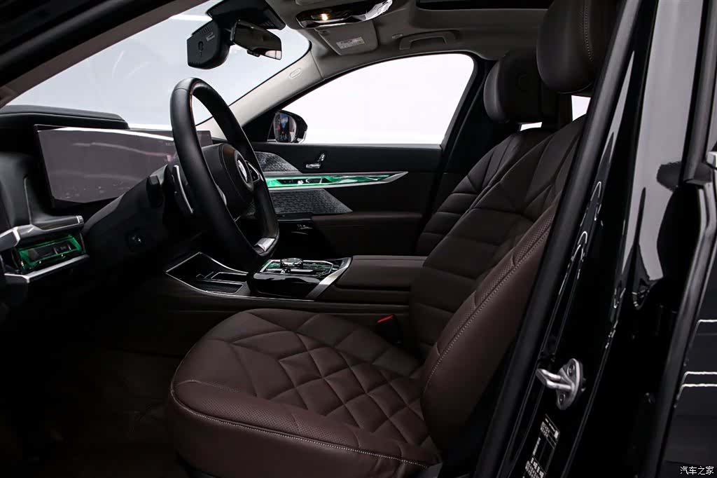 BMW 7 Series, 2024 12
