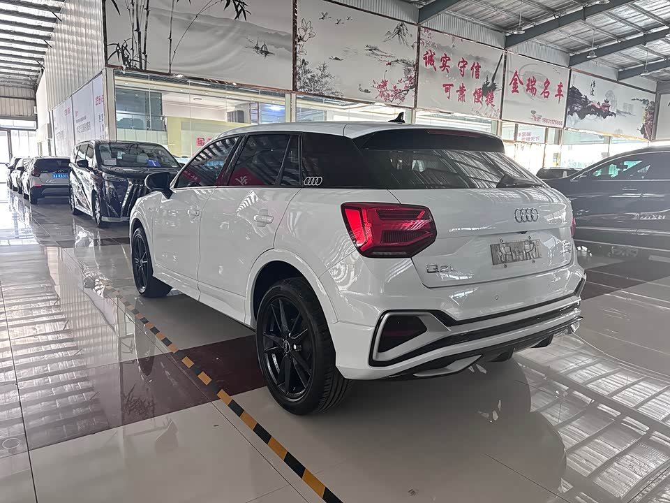 Audi Q2L