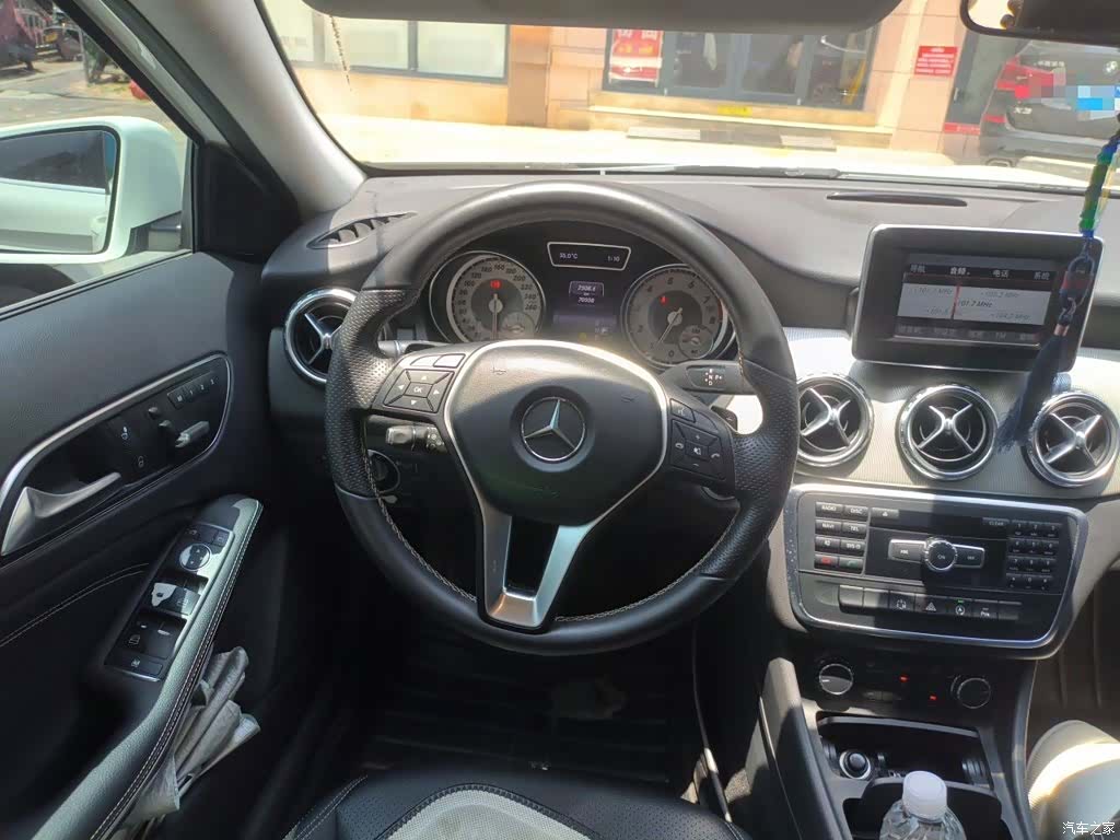Mercedes-Benz GLA, 2015 3