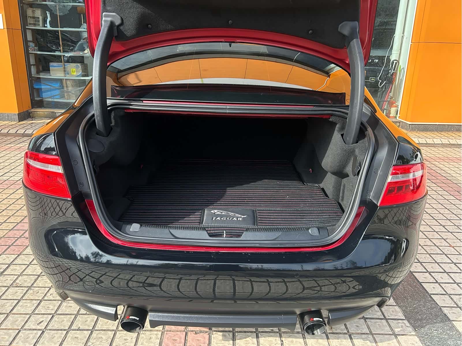 Jaguar XE, 2016 30