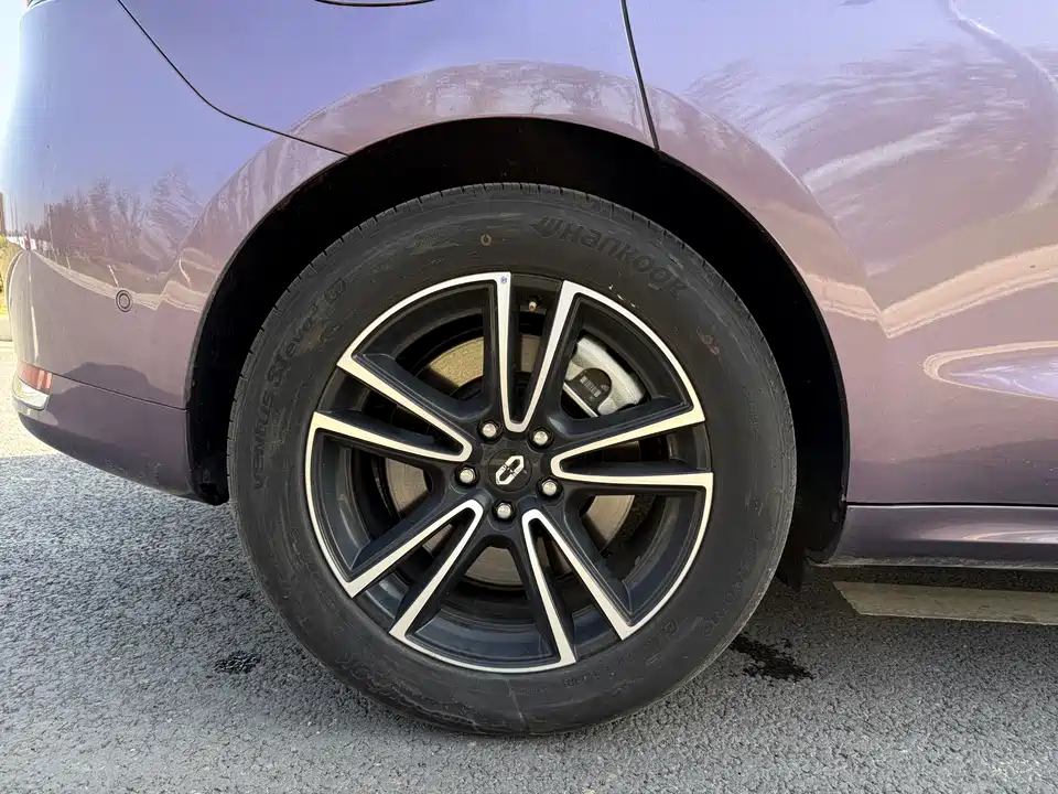 AITO Ask the world M5