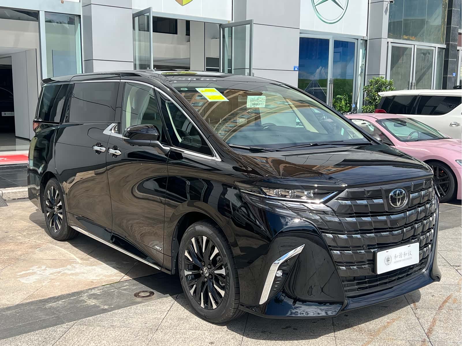 Toyota Alphard, 2024 3
