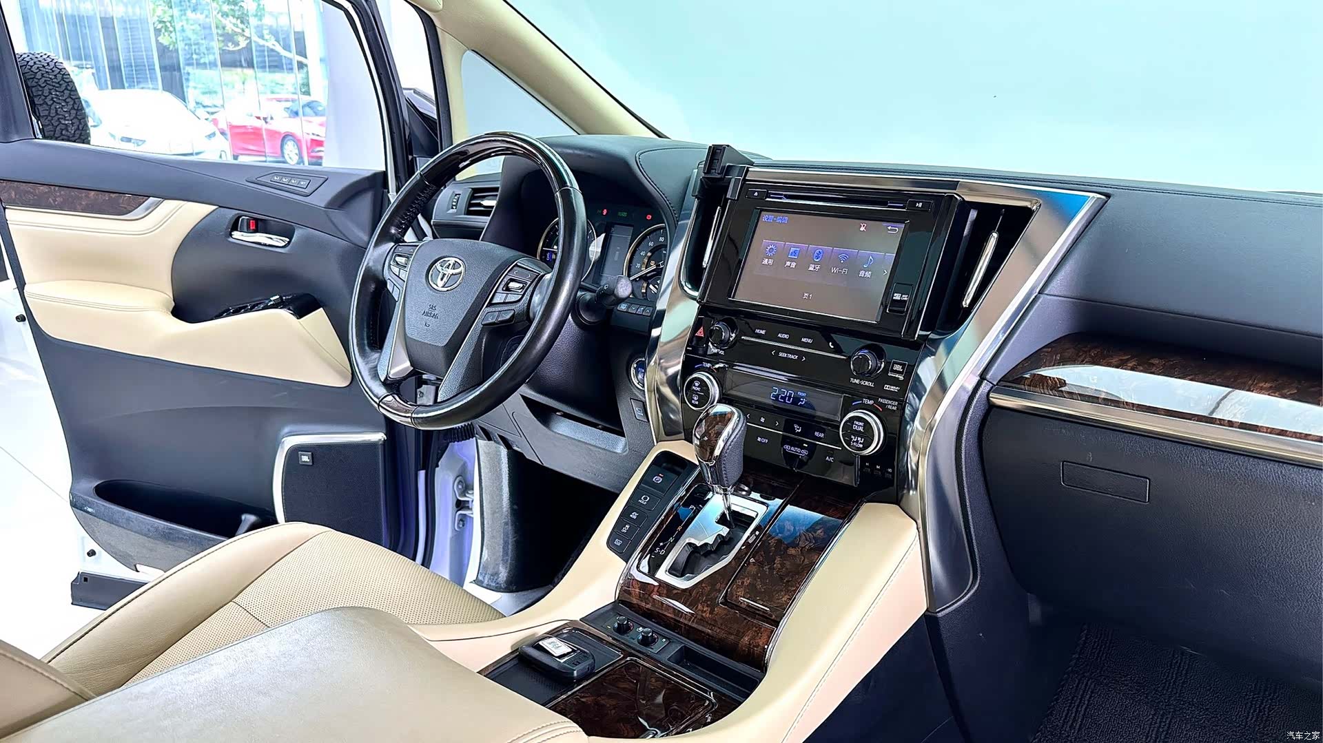 Toyota Alphard, 2020 11