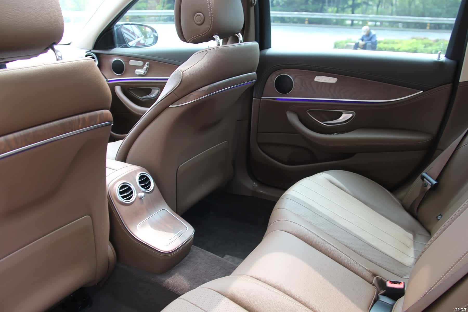 Mercedes-Benz E-Class, 2022 11