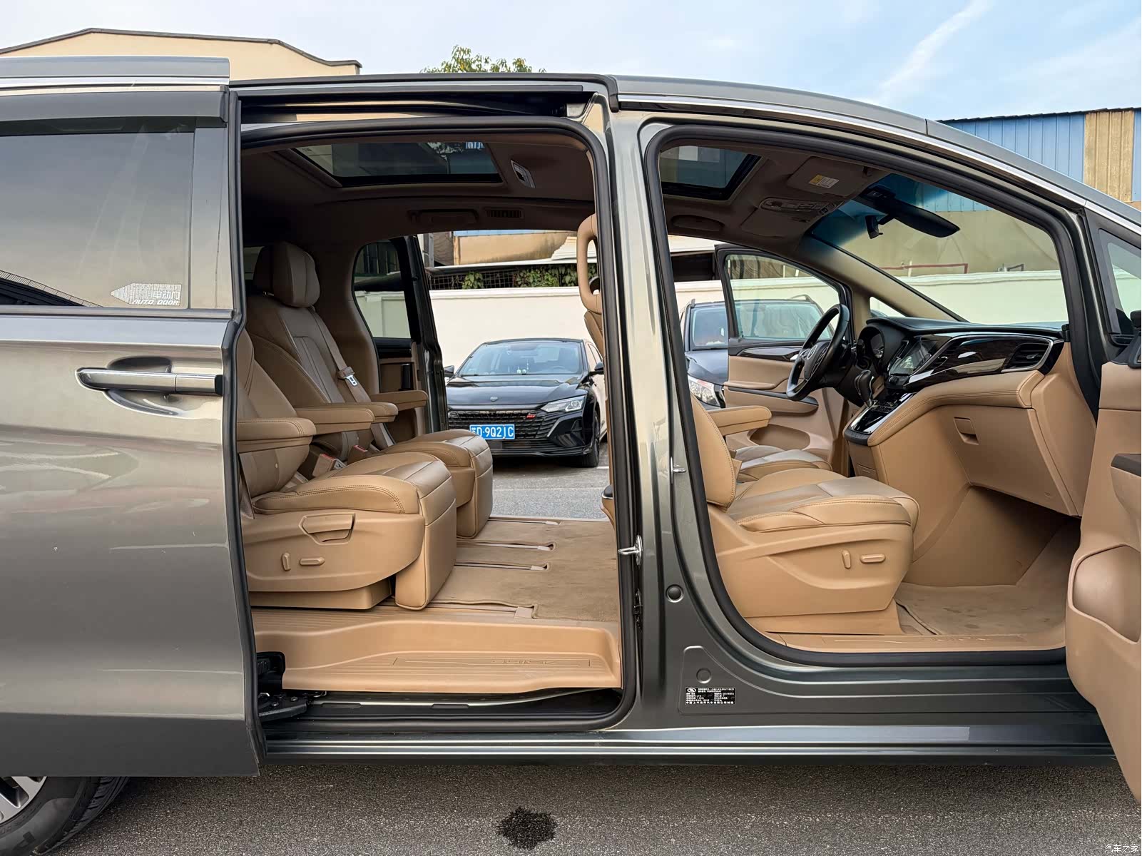 Buick GL8, 2017 9