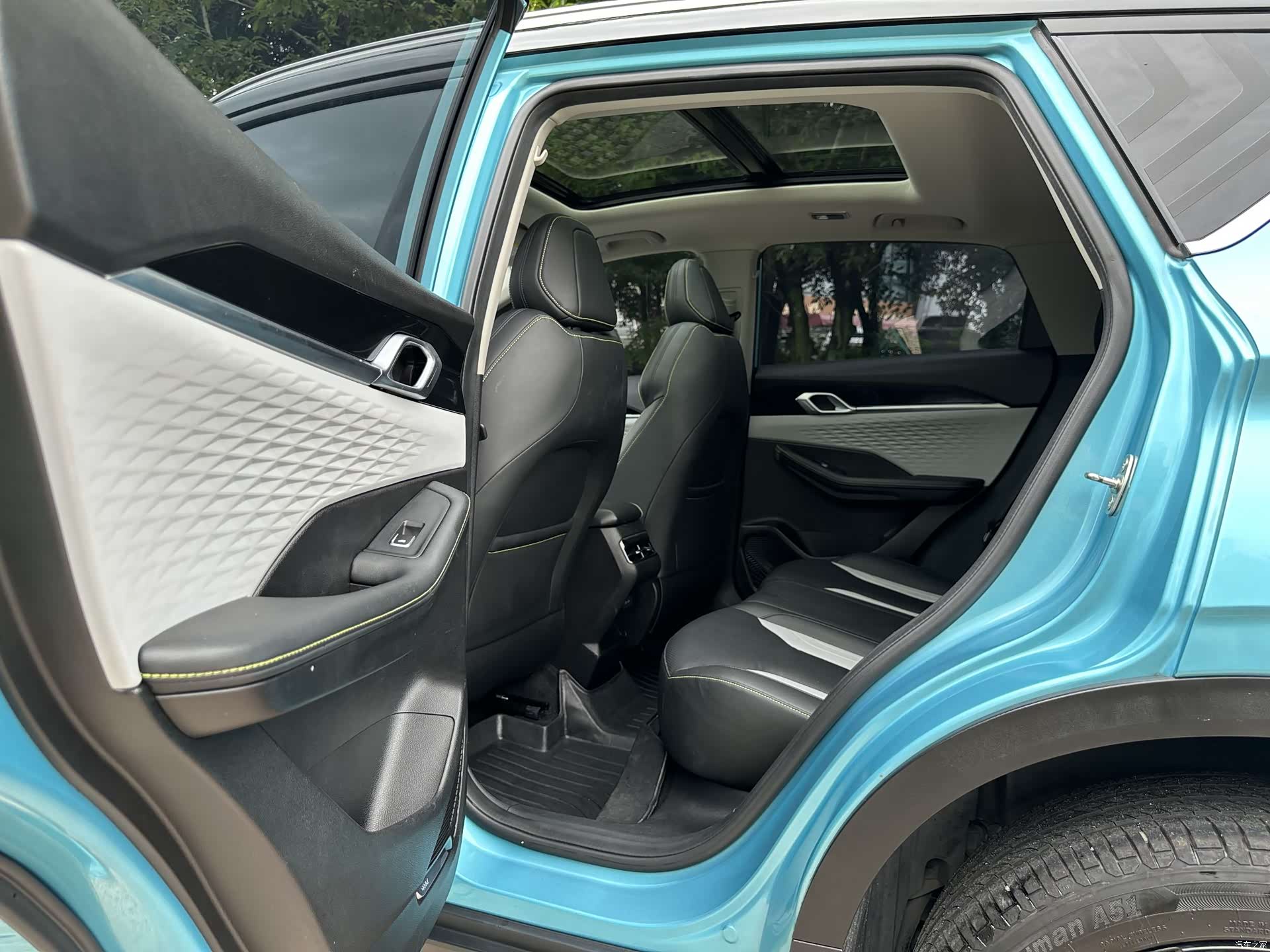 Geely Coolray, 2022 12