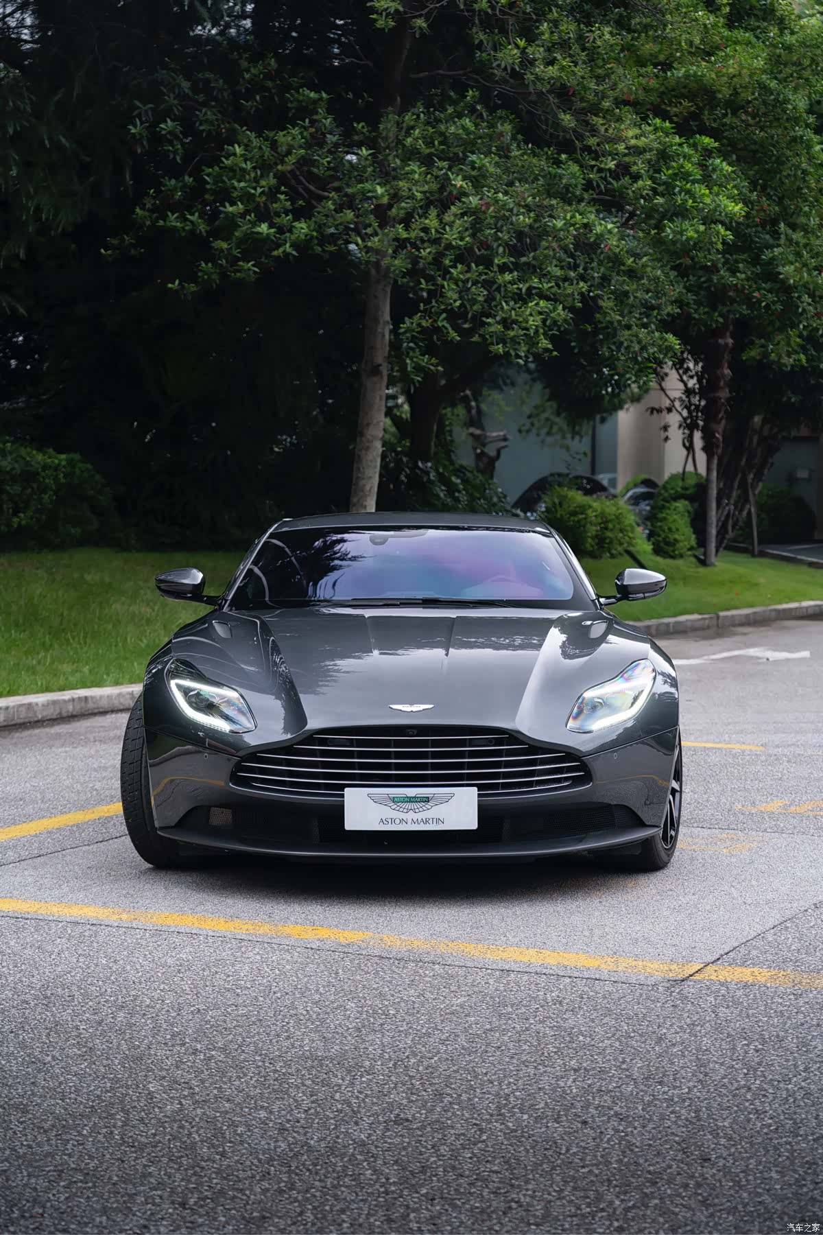 Aston Martin DB11, 2023 2