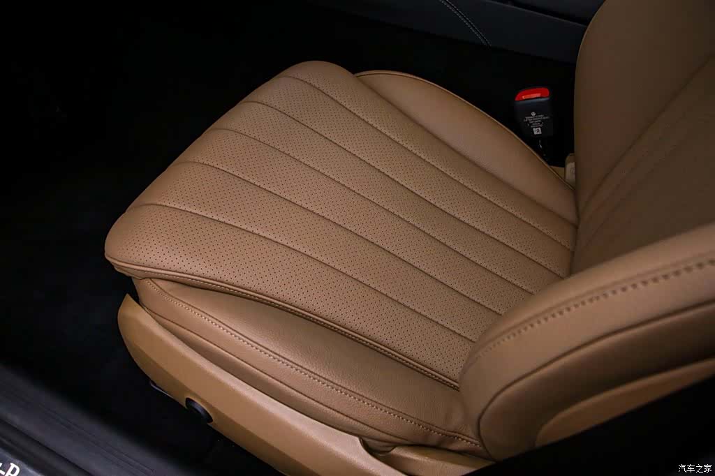 Mercedes-Benz E-Class, 2024 13