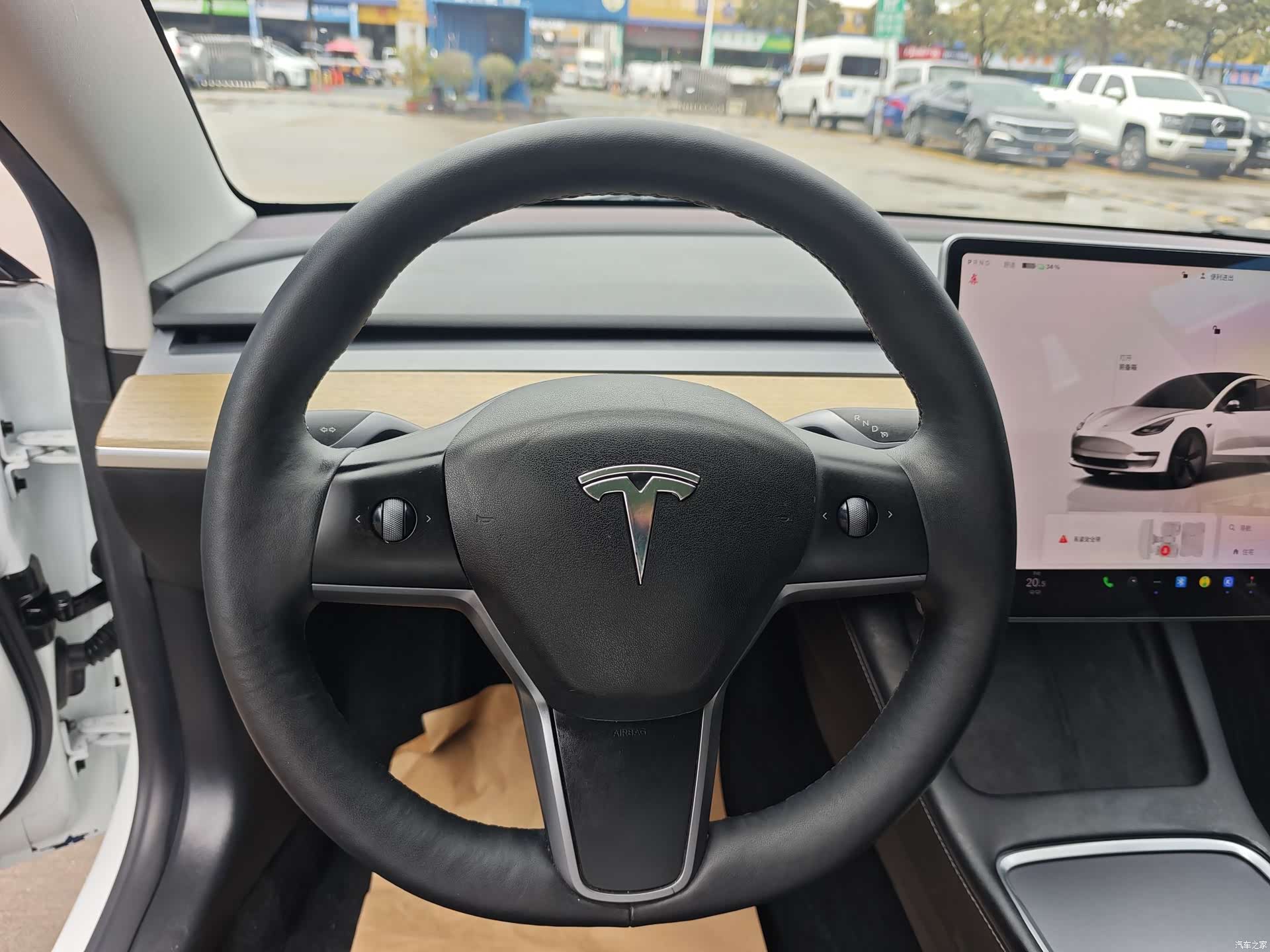 Tesla Model 3, 2023 13