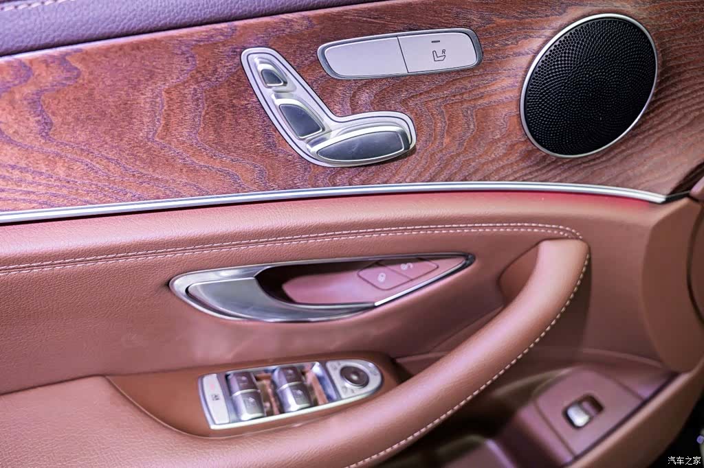 Mercedes-Benz E-Class, 2023 14