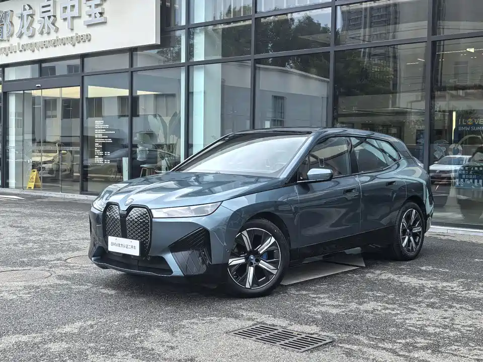 BMW iX