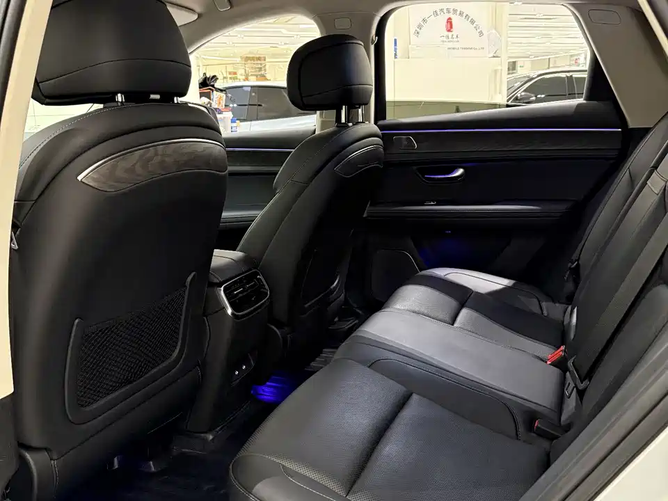 AITO Ask the world M5