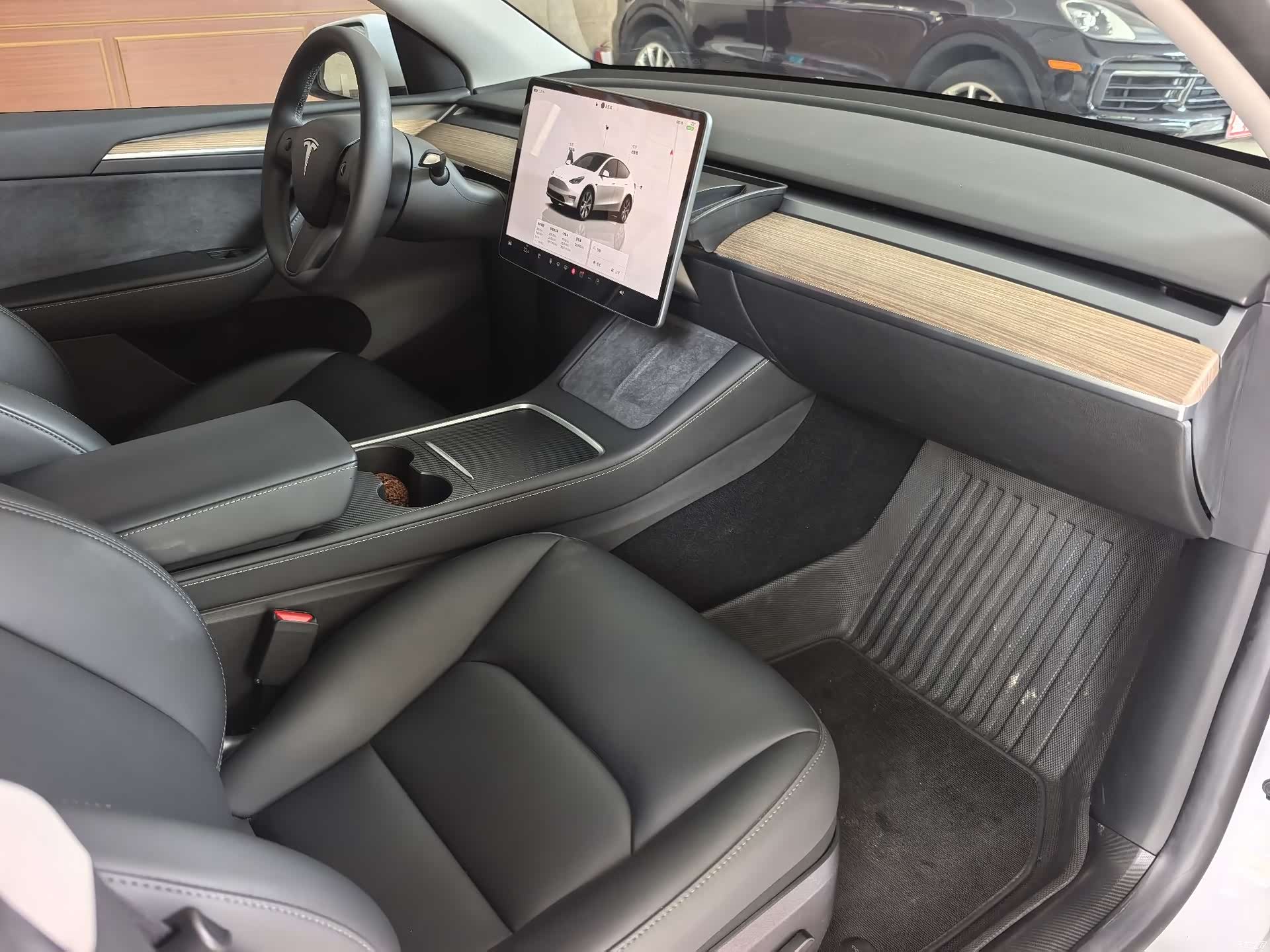 Tesla Model Y, 2023 все фото