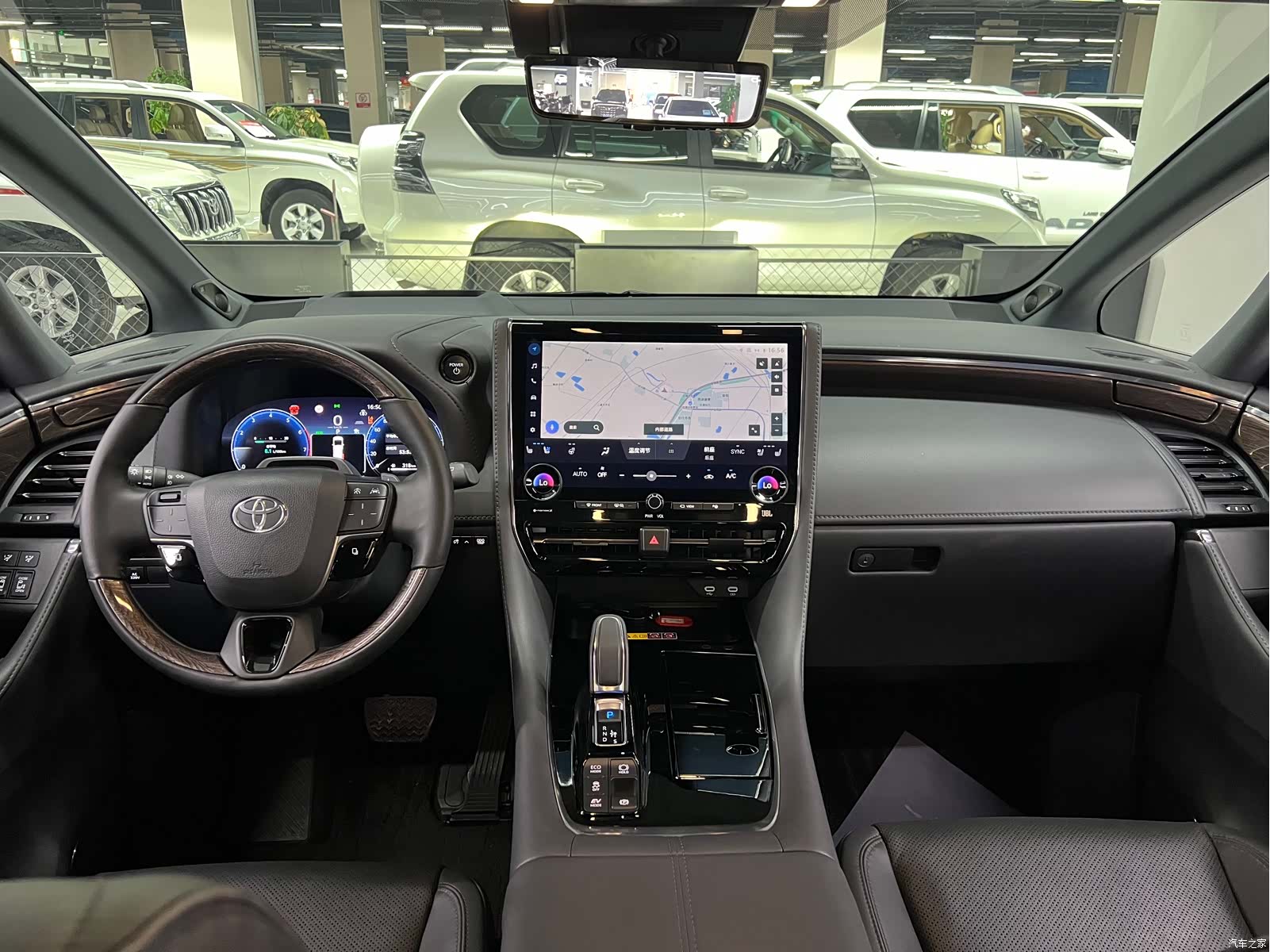 Toyota Alphard, 2024 16