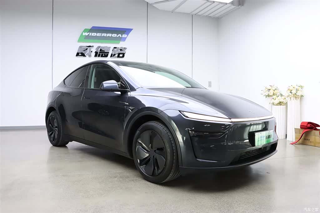 Tesla Model Y, 2025 4