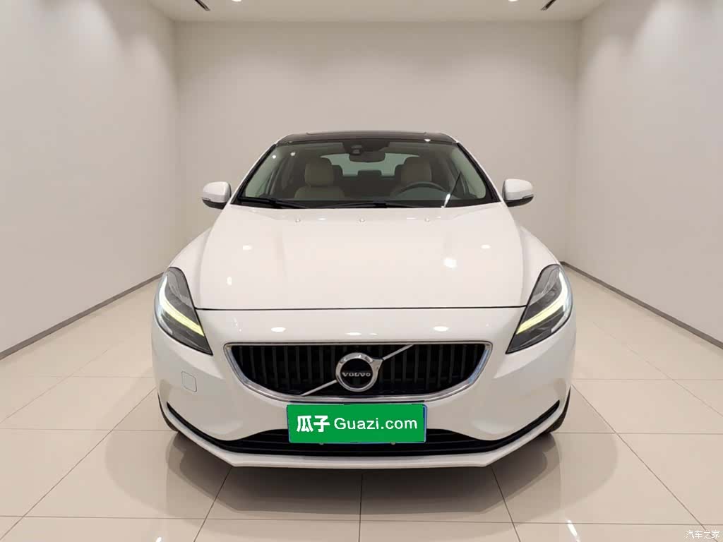 Volvo V40, 2019 все фото
