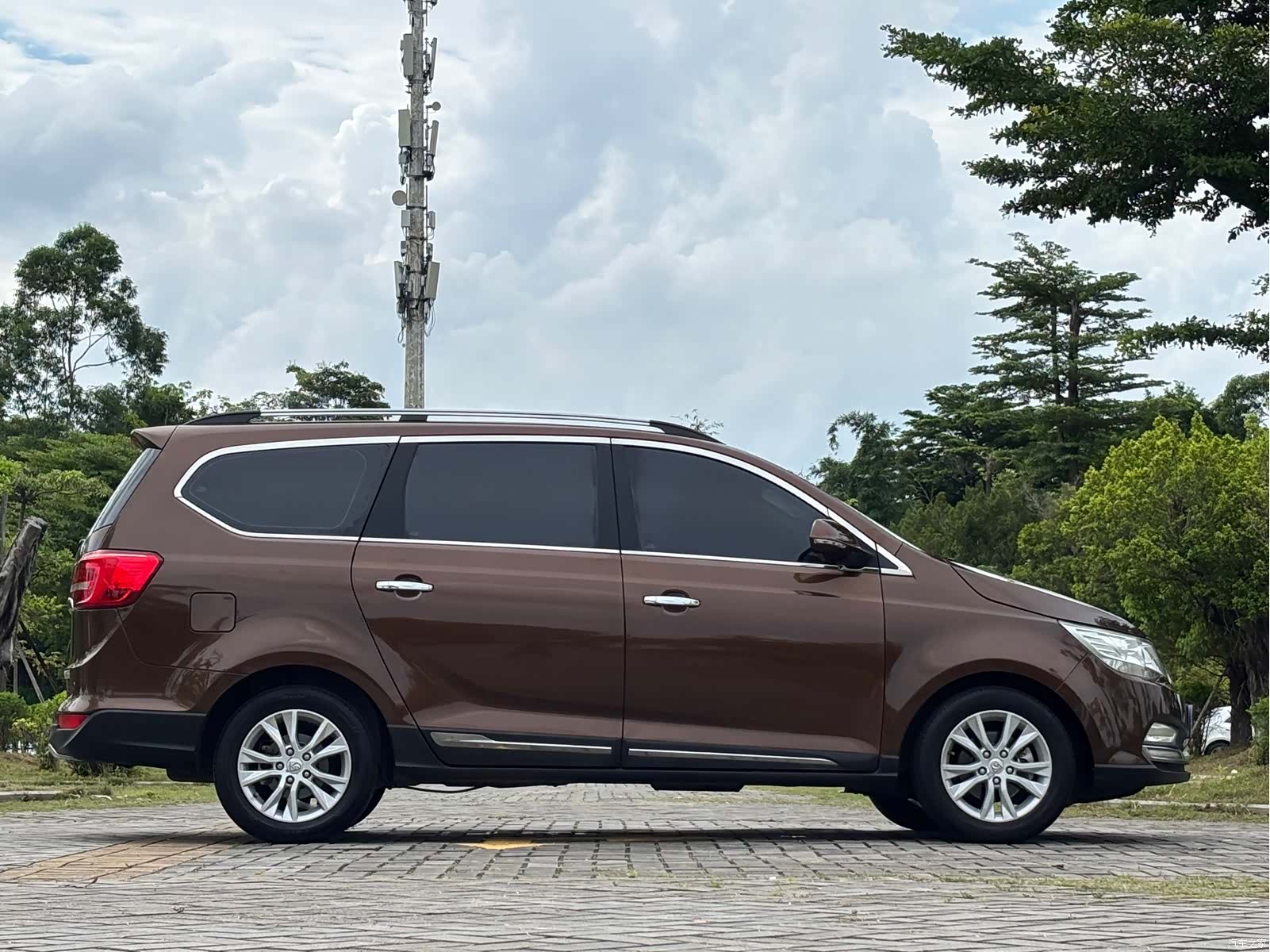Wuling 730, 2017 6