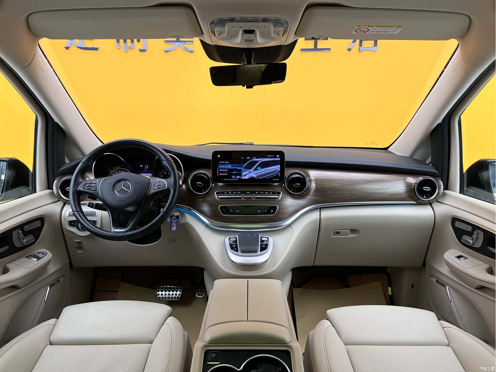 Mercedes-Benz V-Class, 2023 16