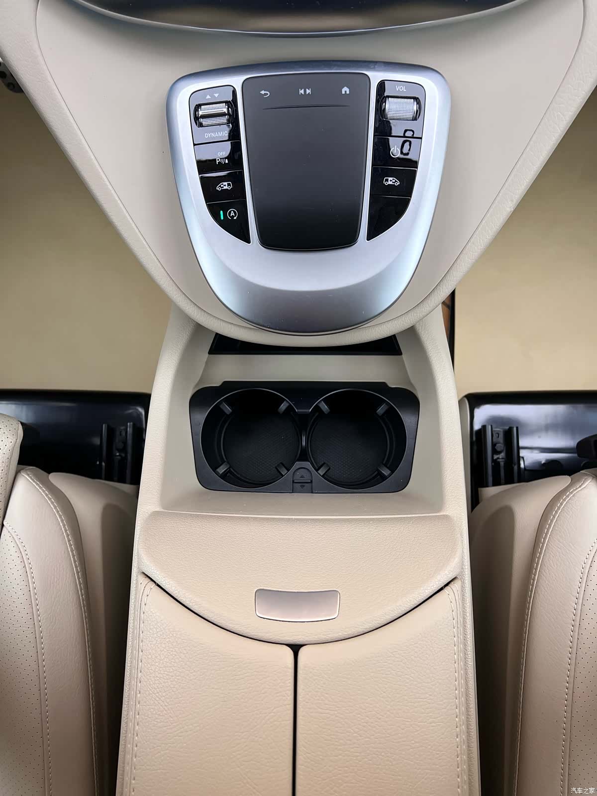 Mercedes-Benz V-Class, 2023 28