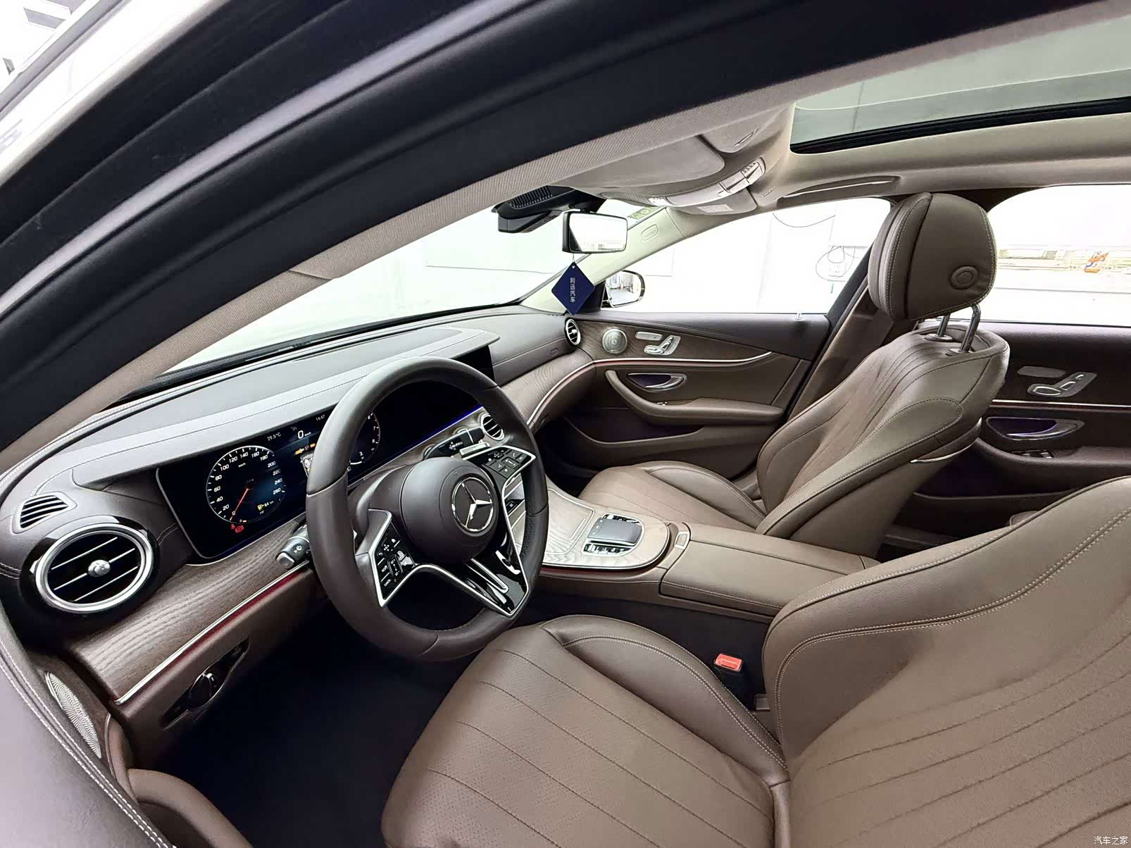 Mercedes-Benz E-Class, 2022 10