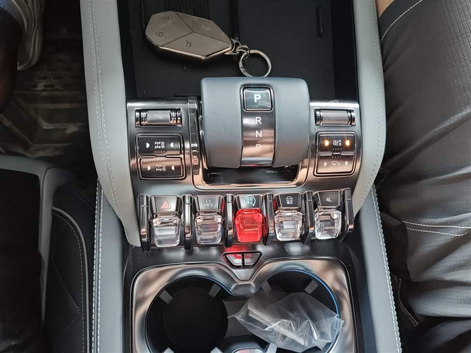 BYD Leopard 5 BYD Leopard 5