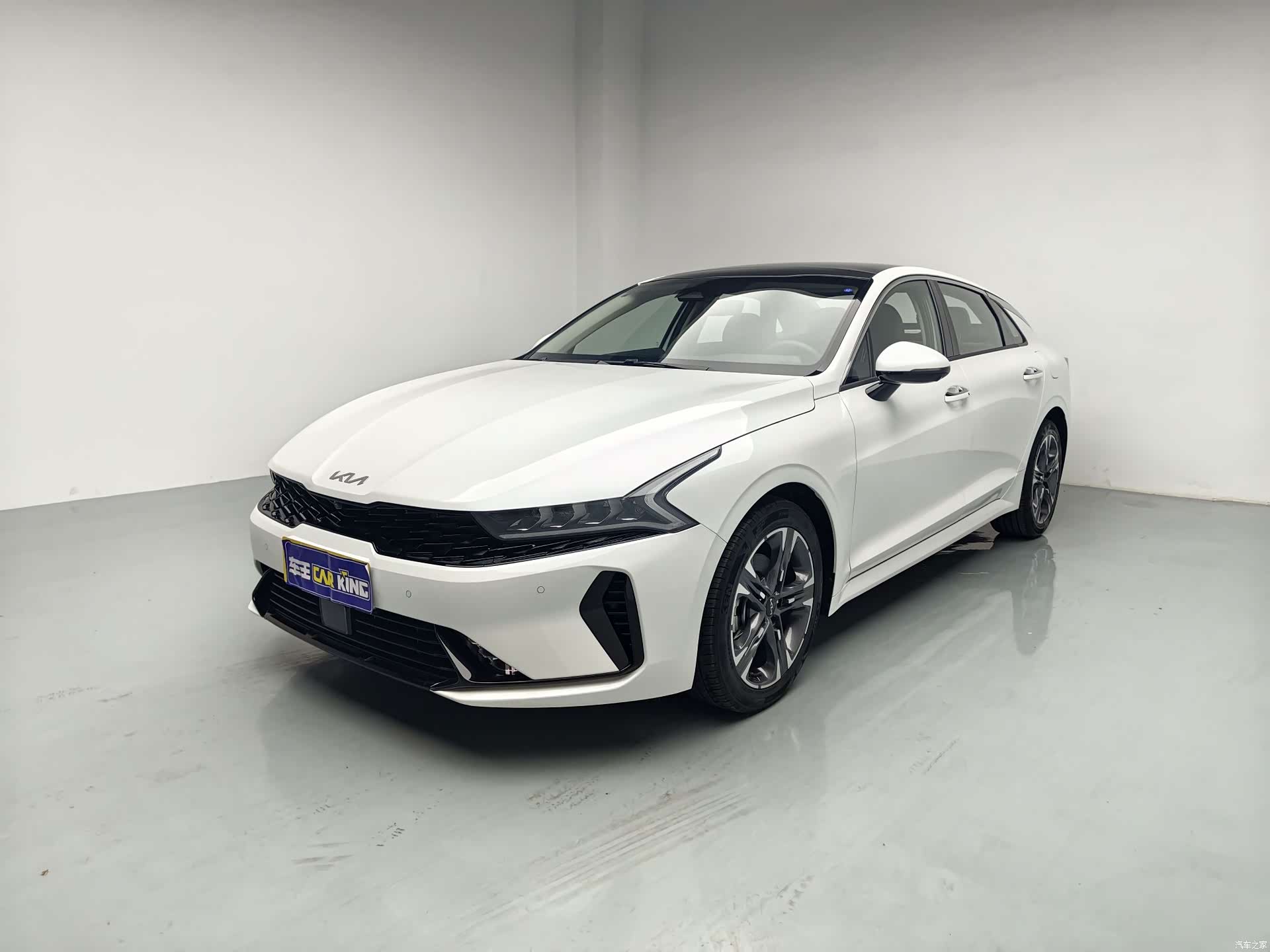 Kia K5, 2025 1