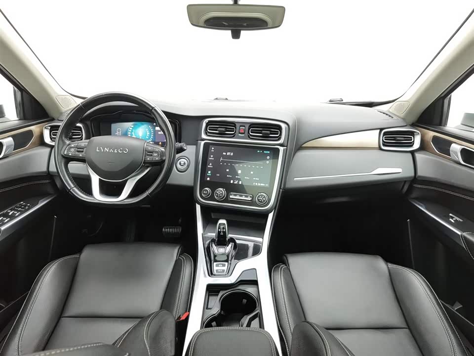 Lynk & Co 01
