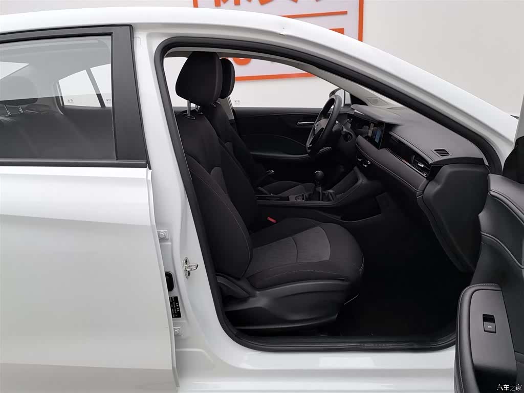 Roewe i5, 2025 23