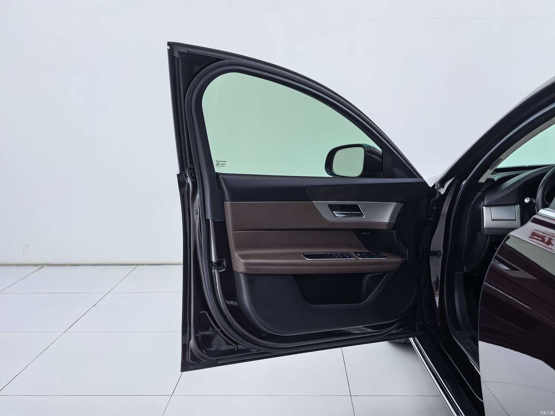 Land Rover XFL, 2017 23