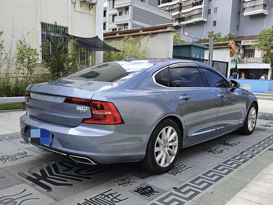 Volvo S90