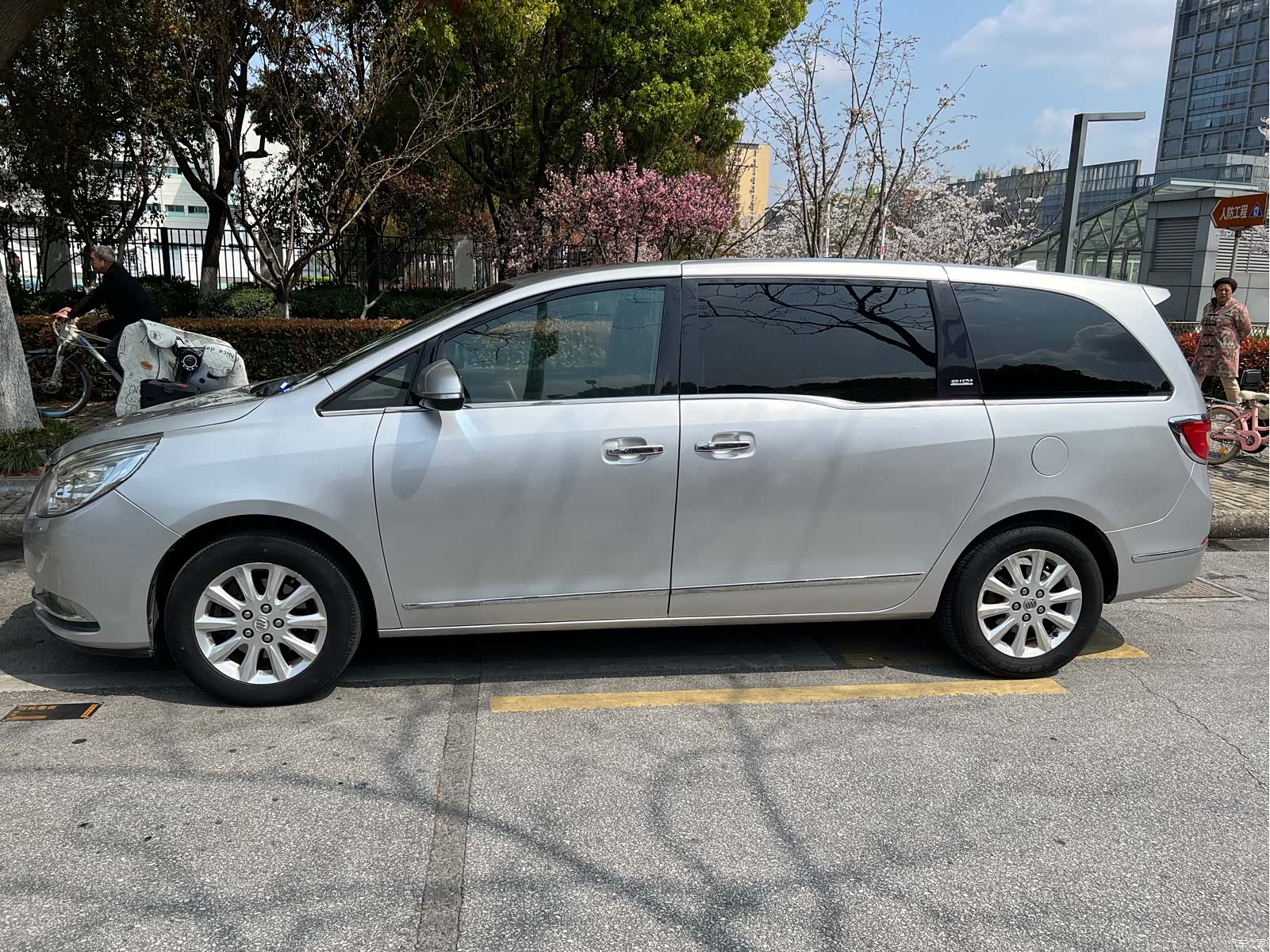 Buick GL8, 2012 4